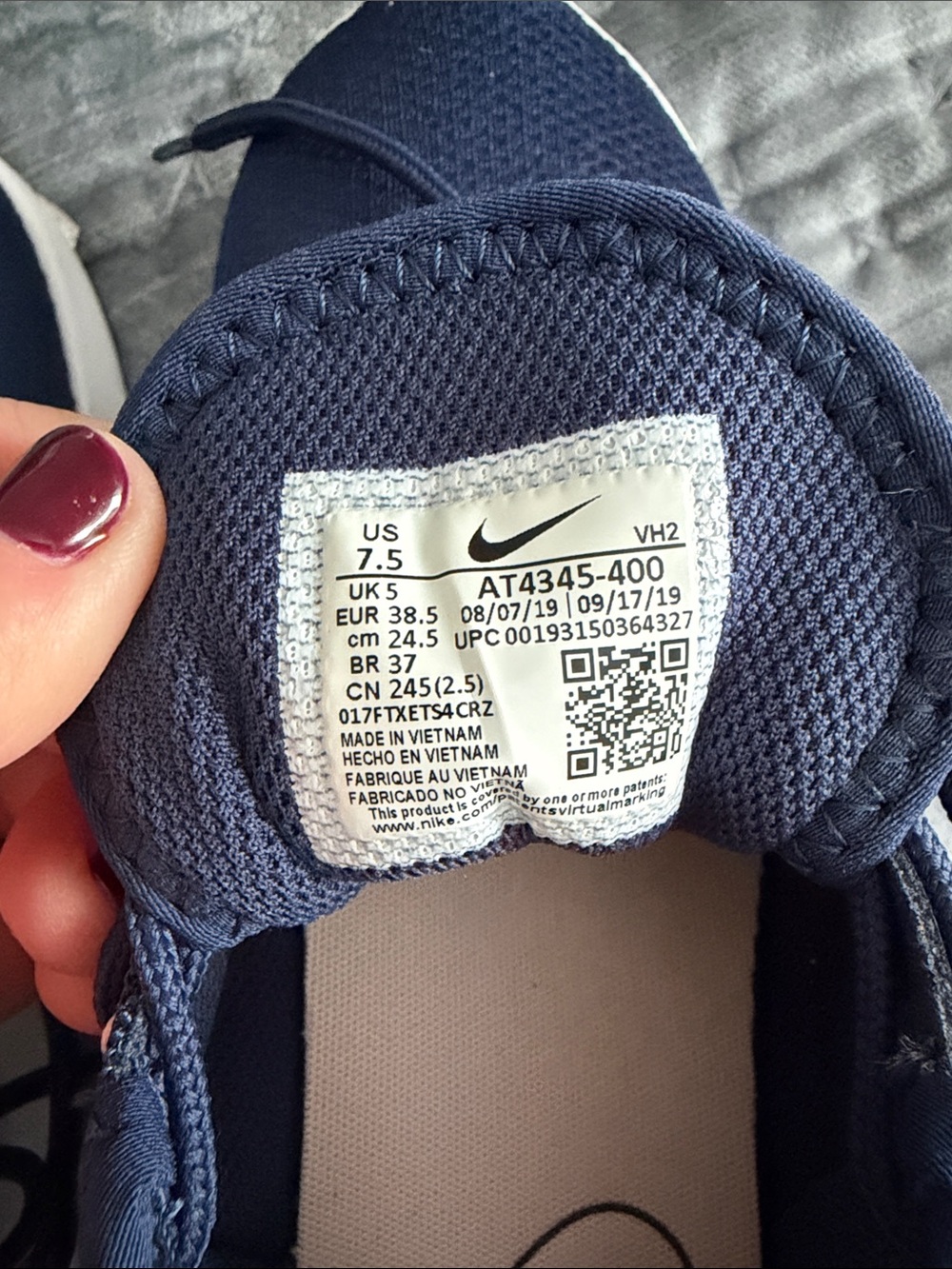 Nike sneakers - Picture 2 of 4